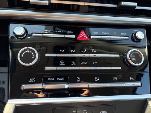 Certified 2025 Hyundai Santa Fe SE image 24