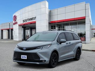 Used 2025 Toyota Sienna XLE Woodland Edition video 2