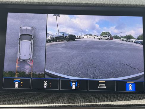 Used 2022 Buick Envision Essence w/ Technology Package I FWD image 11