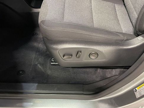 Used 2025 GMC Acadia Elevation image 21