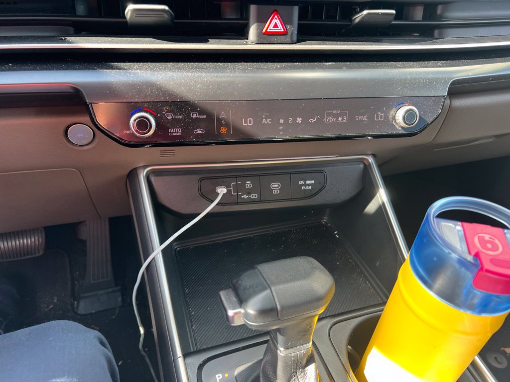 Used 2025 Kia Carnival LX FWD image 9