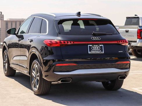 Used 2025 Audi Q5 Premium w/ Convenience Package AWD/4WD image 6