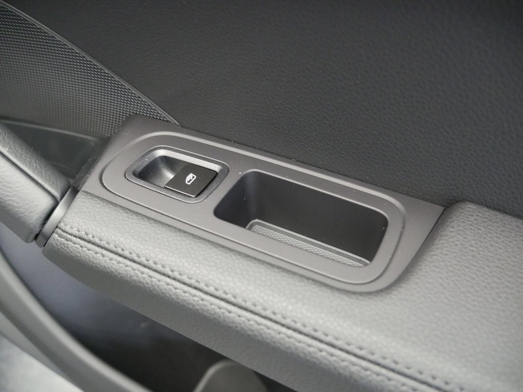 Certified 2026 Porsche Cayenne AWD/4WD image 29