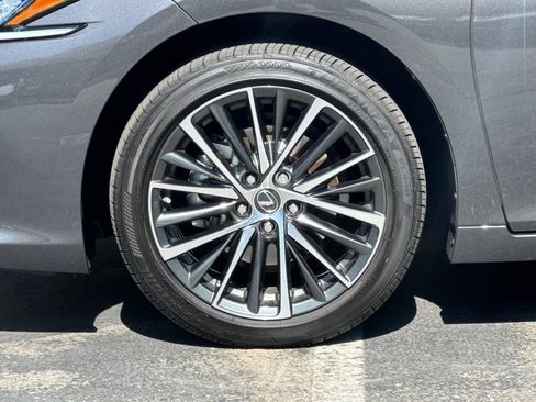Certified 2025 Lexus ES 300h w/ Premium Package FWD image 36