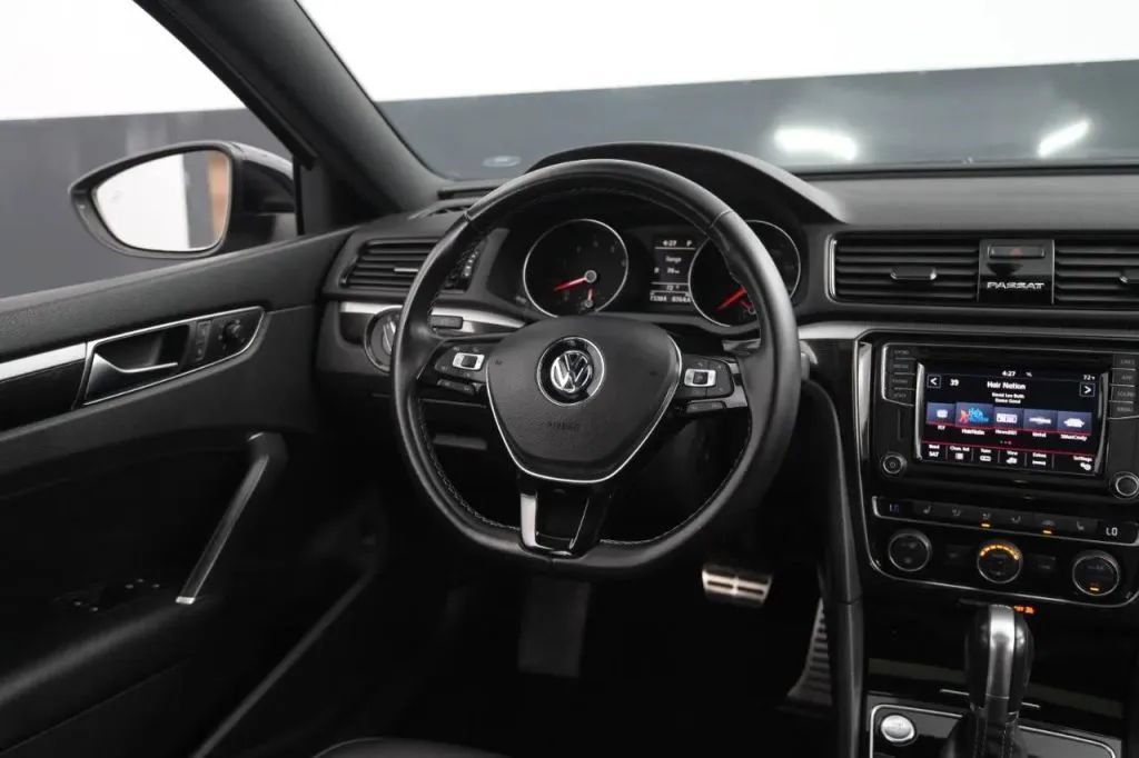 Used 2018 Volkswagen Passat GT FWD image 28