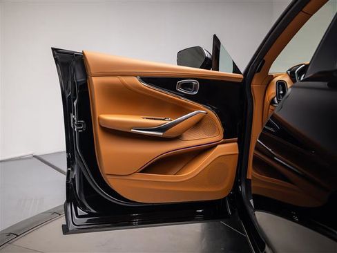 New 2026 Aston Martin DBX 707 image 32