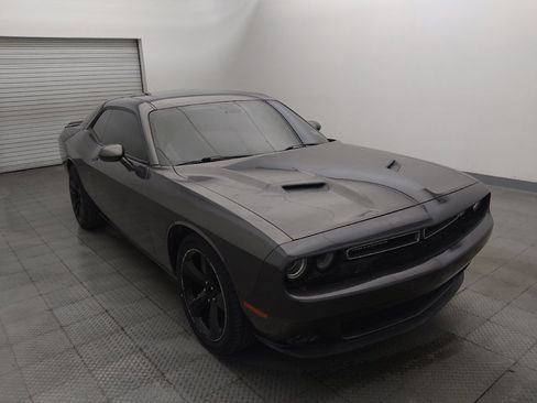 Used 2021 Dodge Challenger SXT w/ Driver Convenience Group RWD image 13