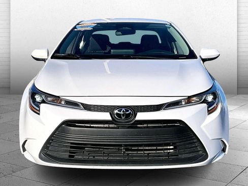 Used 2023 Toyota Corolla LE image 2