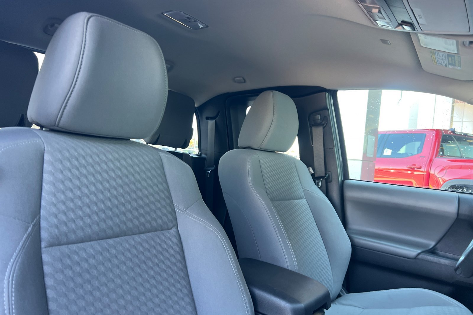 Used 2020 Toyota Tacoma SR5 AWD/4WD image 13