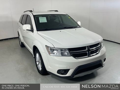 Used 2018 Dodge Journey SXT FWD image 3