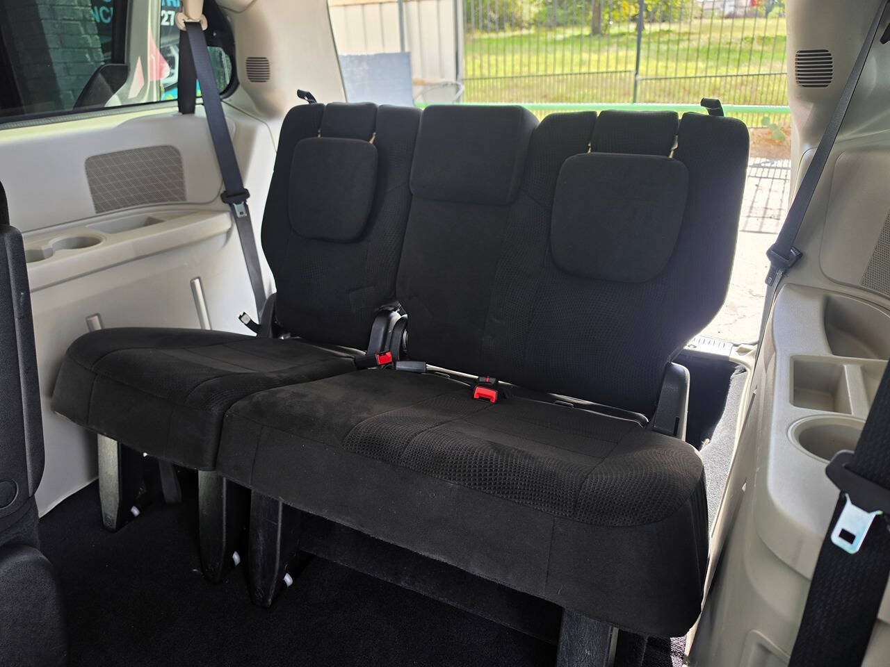 Used 2012 Dodge Grand Caravan SE FWD image 22
