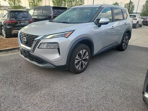 Used 2022 Nissan Rogue SV image 1