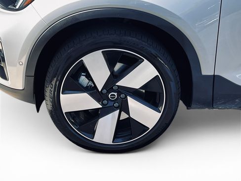 Used 2023 Volvo XC40 Recharge Ultimate AWD/4WD image 12