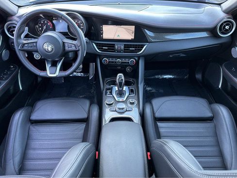 Used 2023 Alfa Romeo Giulia Estrema image 4
