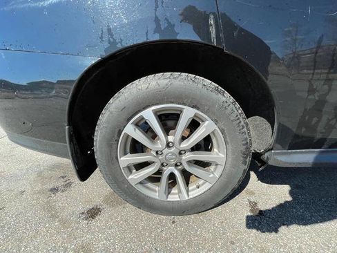 Used 2015 Nissan Pathfinder S image 16