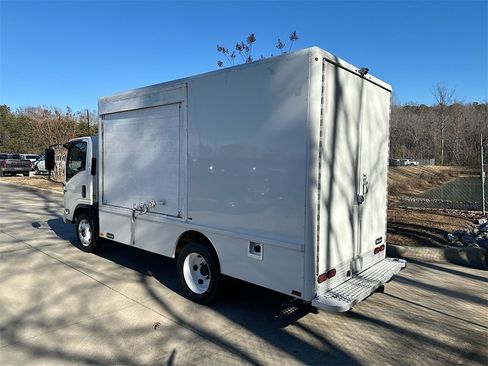 Used 2018 Isuzu NPR HD image 5