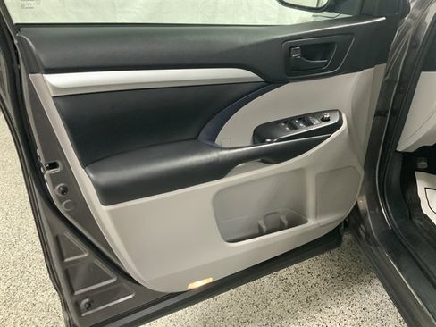Used 2018 Toyota Highlander Plus image 16