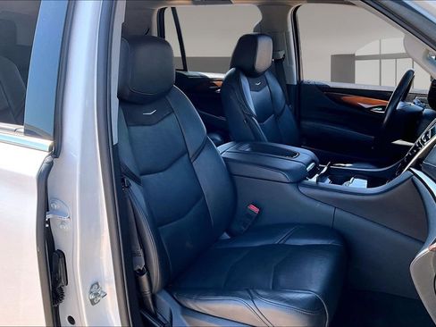 Used 2020 Cadillac Escalade Luxury AWD/4WD image 7