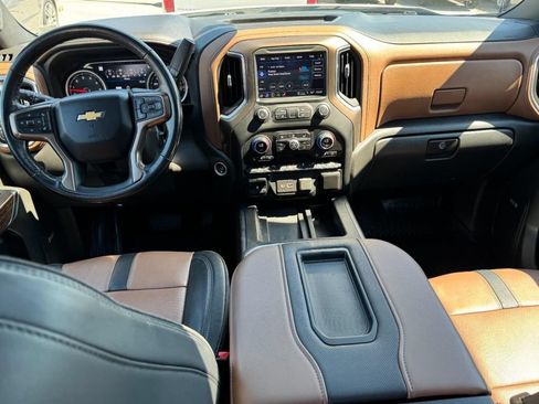 Used 2022 Chevrolet Silverado 1500 High Country w/ Technology Package AWD/4WD image 12