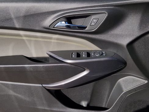 New 2026 Chevrolet Trax ACTIV w/ Sunroof Package image 17