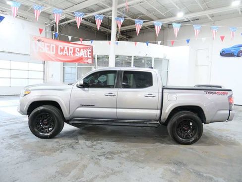 Used 2020 Toyota Tacoma TRD Sport image 7