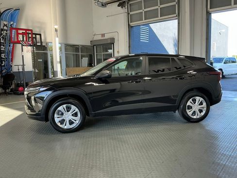 Used 2025 Chevrolet Trax LS FWD image 15