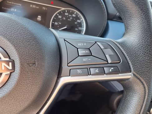 Used 2025 Nissan Versa SV FWD image 28