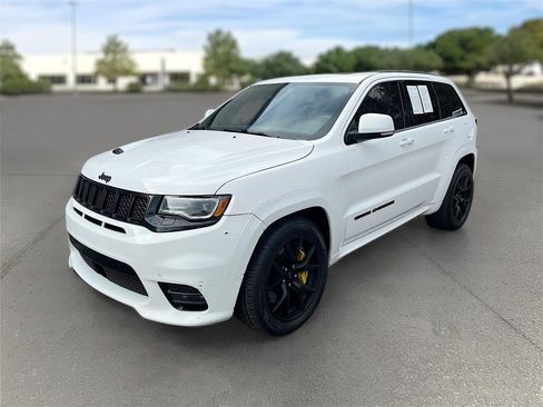 Used 2018 Jeep Grand Cherokee SRT image 3