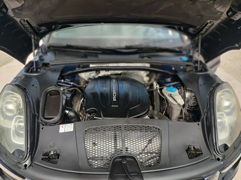 Used 2018 Porsche Macan AWD/4WD image 33