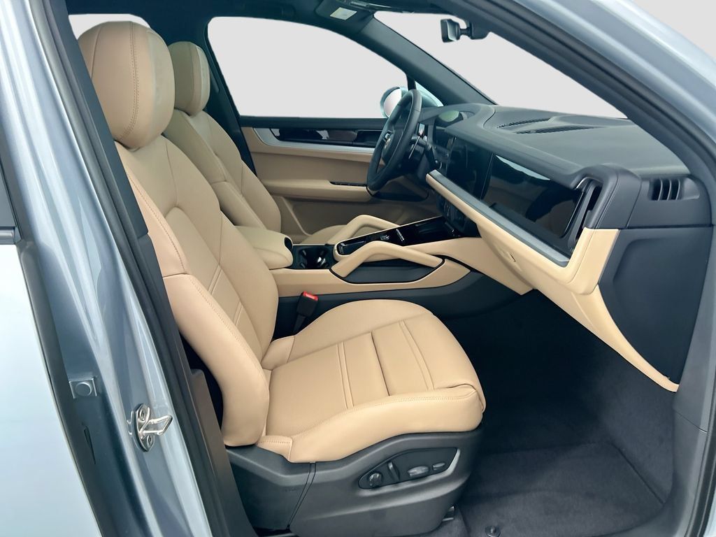 Used 2026 Porsche Cayenne AWD/4WD image 21