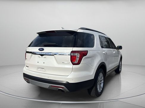 Used 2016 Ford Explorer XLT w/ Equipment Group 202A image 3