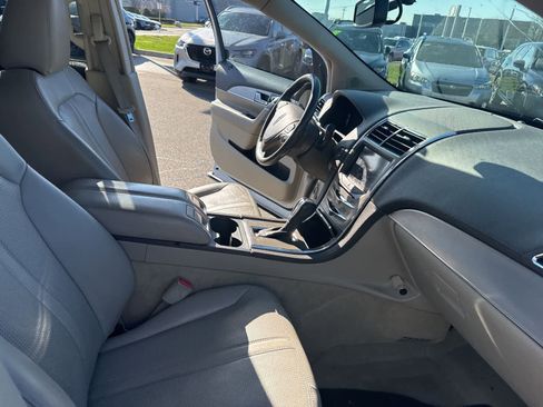 Used 2011 Lincoln MKX AWD image 24