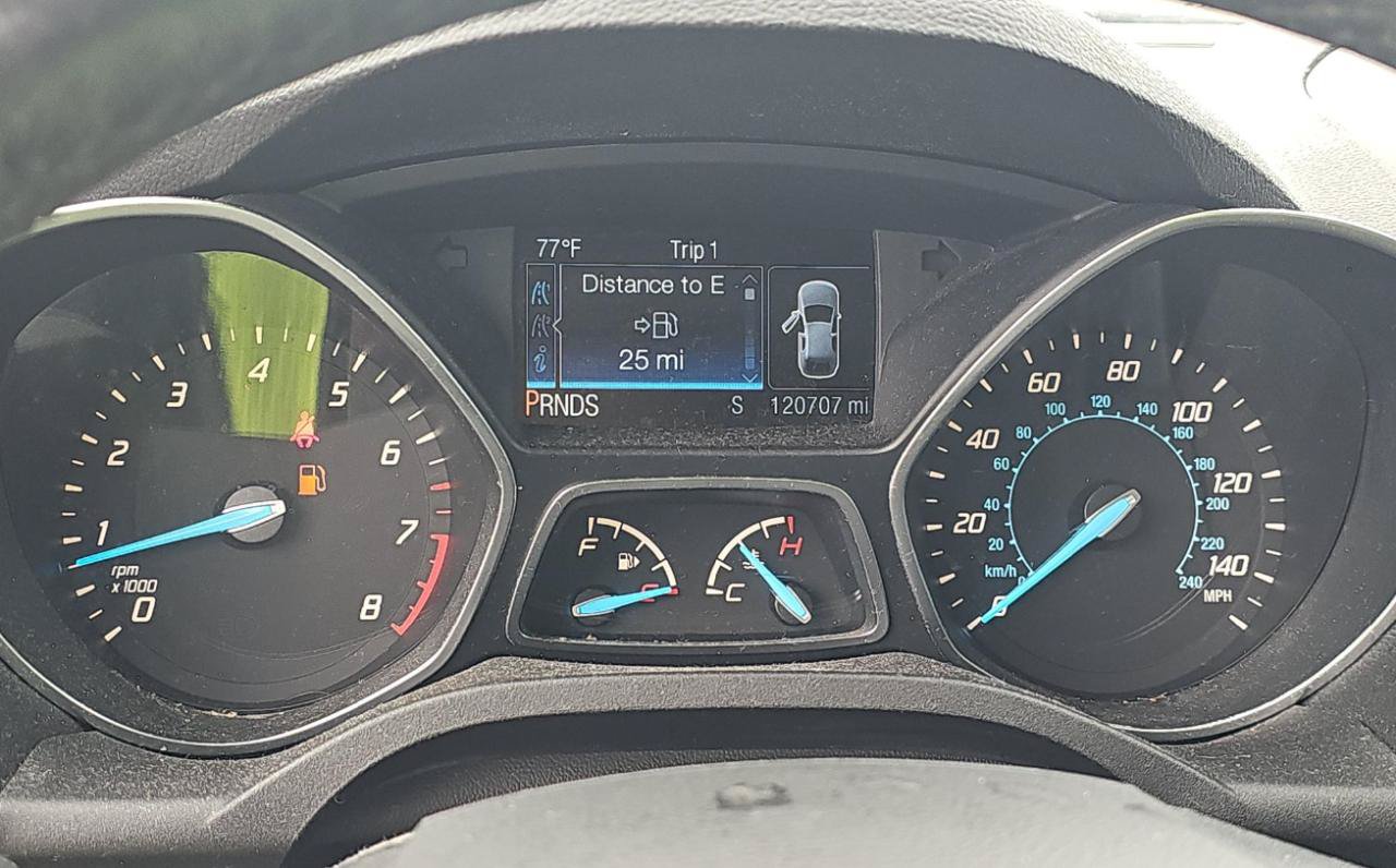 Used 2015 Ford Escape Titanium w/ Equipment Group 301A AWD/4WD image 15