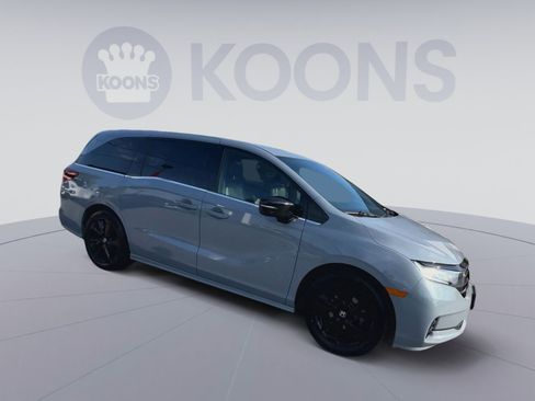 Used 2023 Honda Odyssey Sport image 2