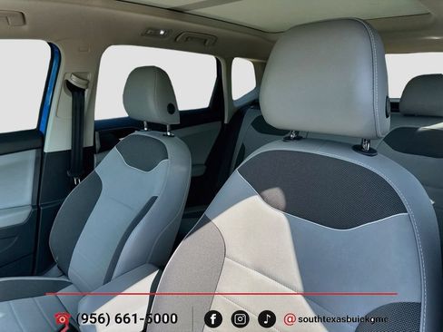 Used 2023 Volkswagen Taos SE w/ Panoramic Sunroof Package FWD image 13