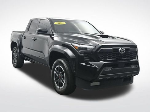 Used 2024 Toyota Tacoma TRD Sport w/ TRD Sport Upgrade Package AWD/4WD image 3