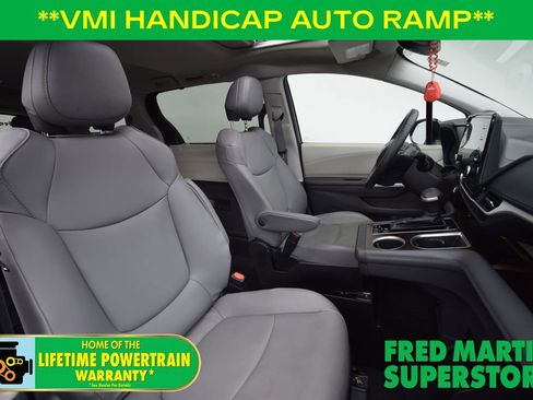 Used 2022 Toyota Sienna XLE image 18