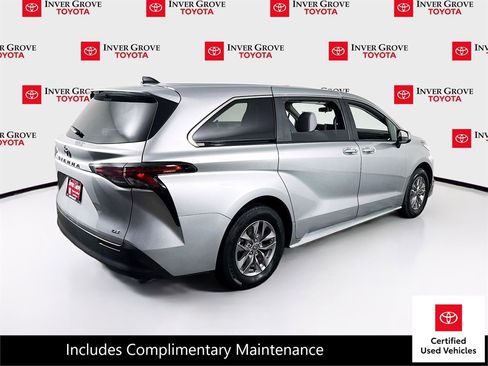 Certified 2025 Toyota Sienna LE image 5