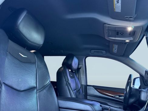 Used 2019 Cadillac Escalade 2WD 4dr image 29