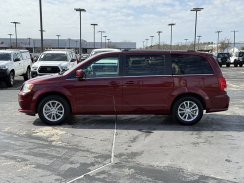 Used 2020 Dodge Grand Caravan SXT image 10