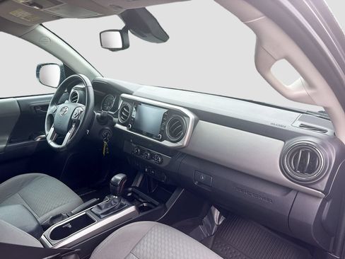 Used 2020 Toyota Tacoma SR5 RWD image 25