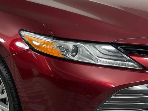 Used 2020 Toyota Camry XLE w/ Sunroof Package FWD image 14