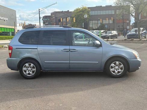 Used 2010 Kia Sedona image 1