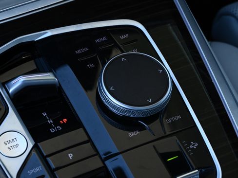 Certified 2024 BMW X5 xDrive50e w/ Premium Package image 19