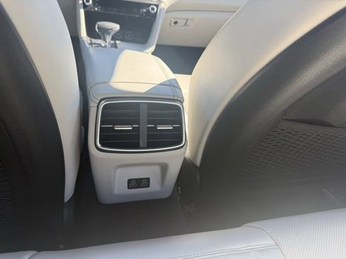 Used 2024 Genesis G70 2.5T image 20