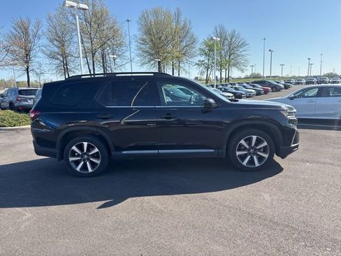 Certified 2025 Honda Pilot Touring image 8