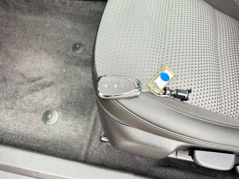 Used 2025 Chevrolet Trax LT image 22