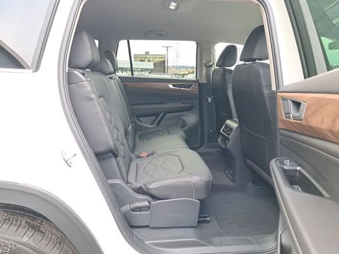 New 2026 Volkswagen Atlas SE image 15