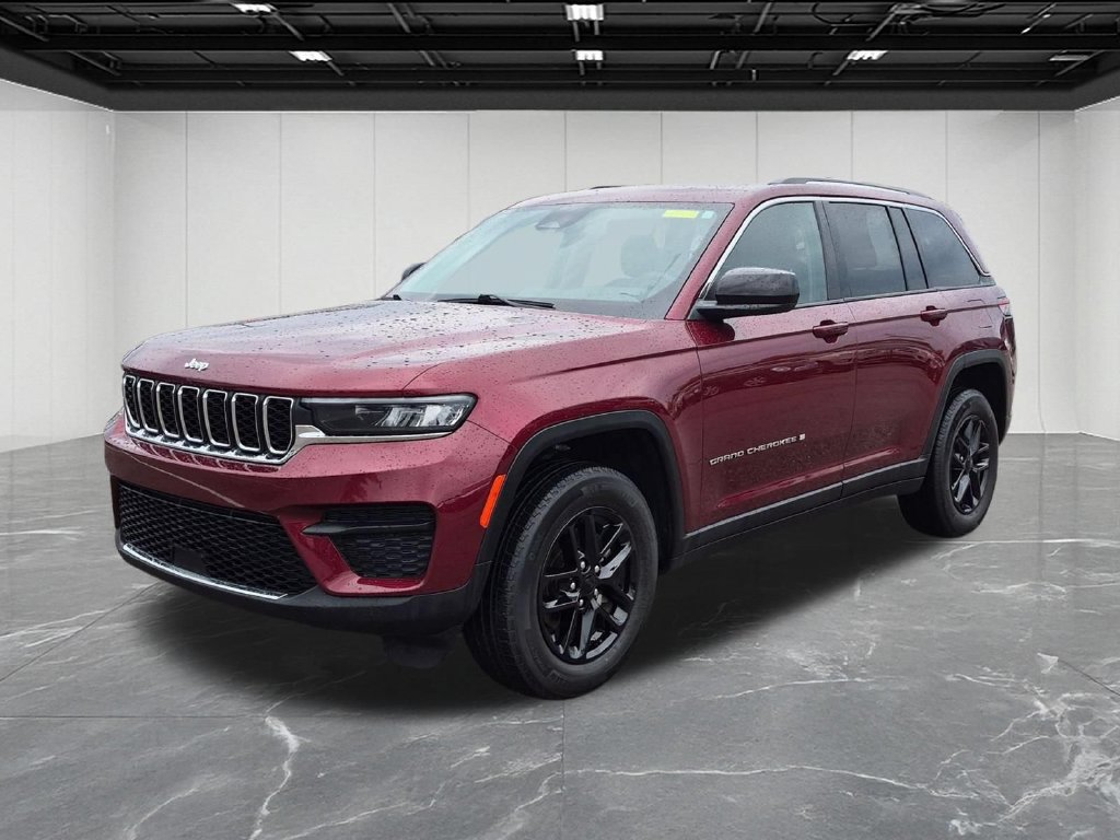 Used 2024 Jeep Grand Cherokee Laredo X AWD/4WD image 1