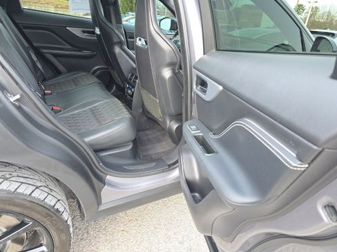 Used 2020 Jaguar F-PACE SVR image 8